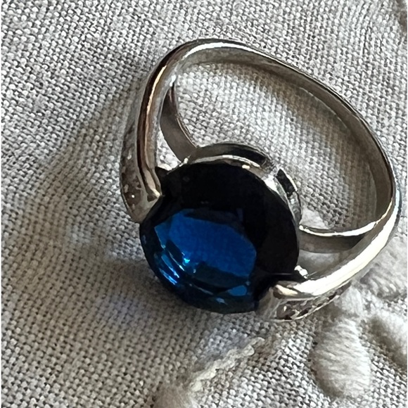 3 ct Sapphire Ring - Picture 2 of 7